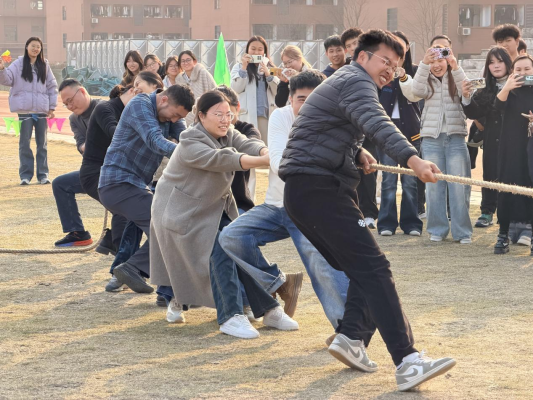 凝心聚力 师生同行 万博科技职业学院举办师生拔河友谊赛